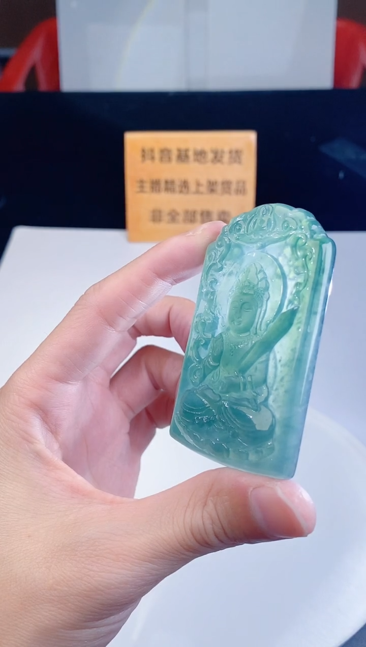 颈饰未镶嵌翡翠   