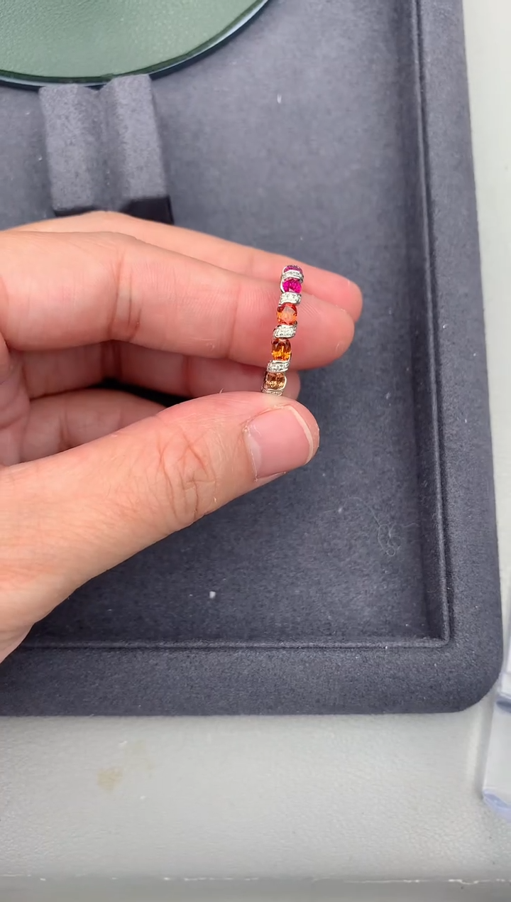 【闪购商品】彩色蓝宝石戒指18K金镶嵌彩蓝宝戒指