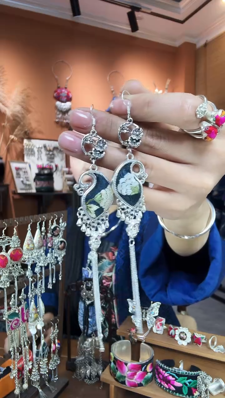 【闪购商品】刺绣纯手工民族风耳环