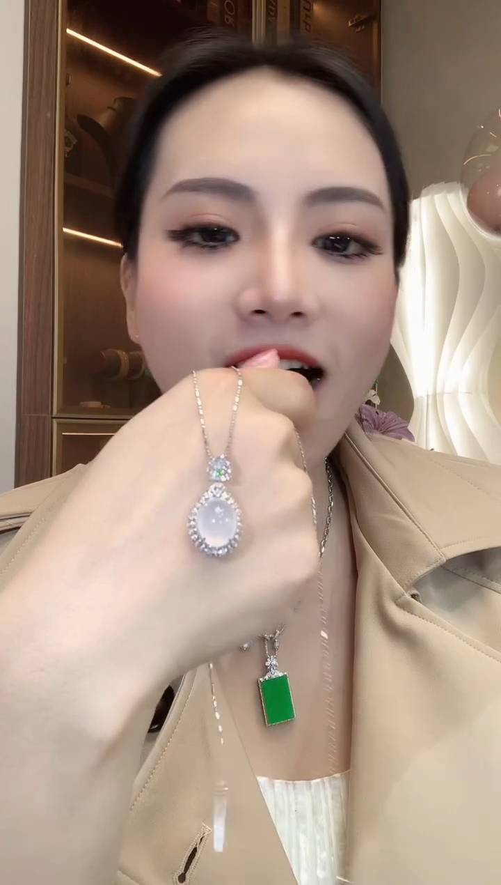 【闪购商品】翡翠吊坠(不含链)18K金镶嵌A13