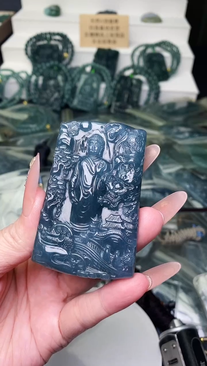 颈饰未镶嵌翡翠 