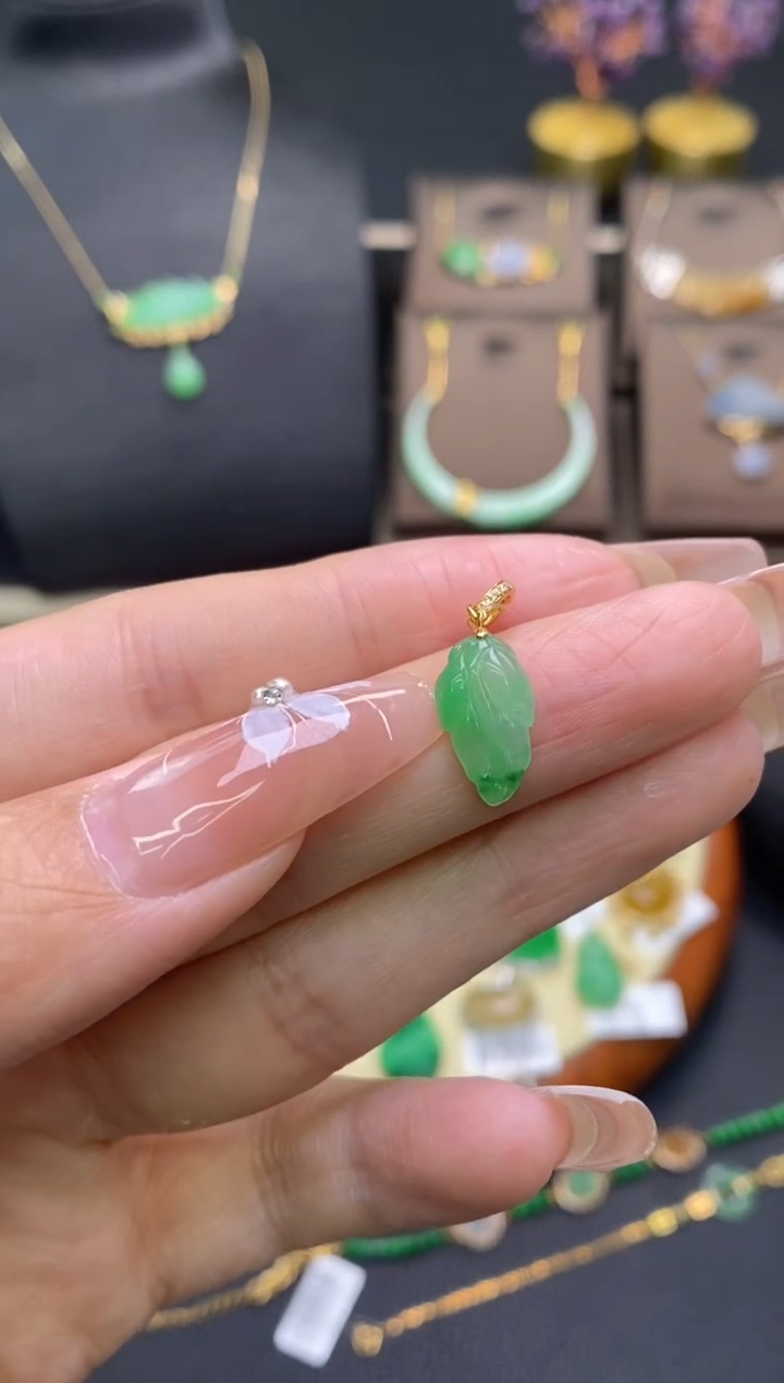 【闪购商品】翡翠颈饰18K金镶嵌净货18513