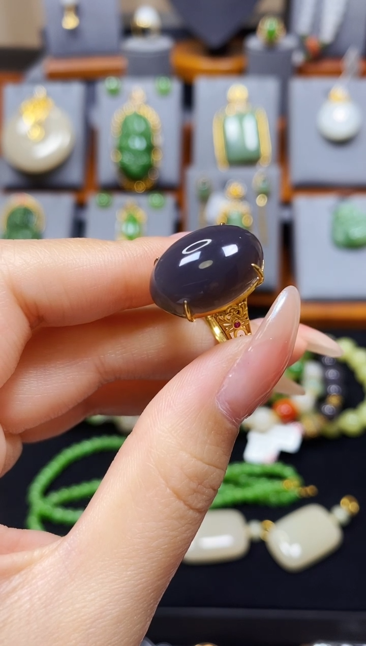 【闪购商品】和田玉烟紫蛋面戒指18K金镶嵌*