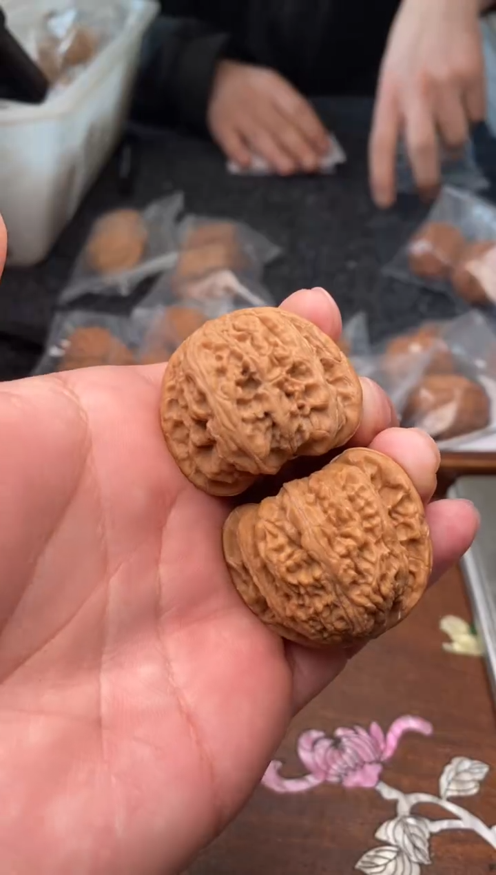 【闪购商品】文玩核桃把件G127号36尺密纹