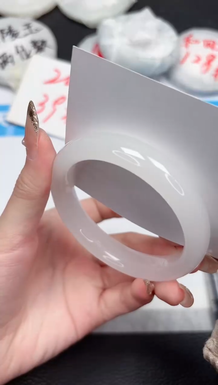 【闪购商品】石英质玉手镯未镶嵌394-53.3