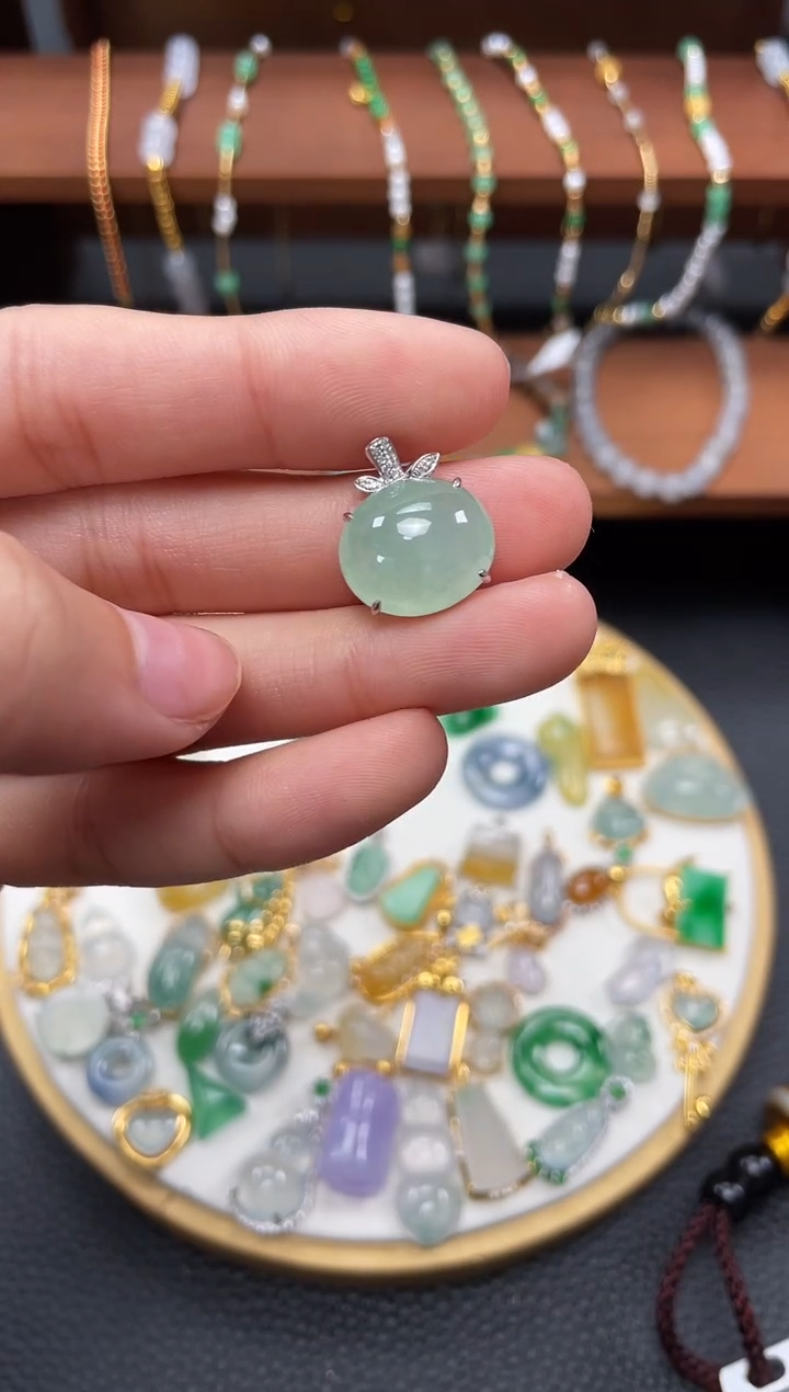 【闪购商品】翡翠吊坠(不含链)18K金镶嵌一个 JK681