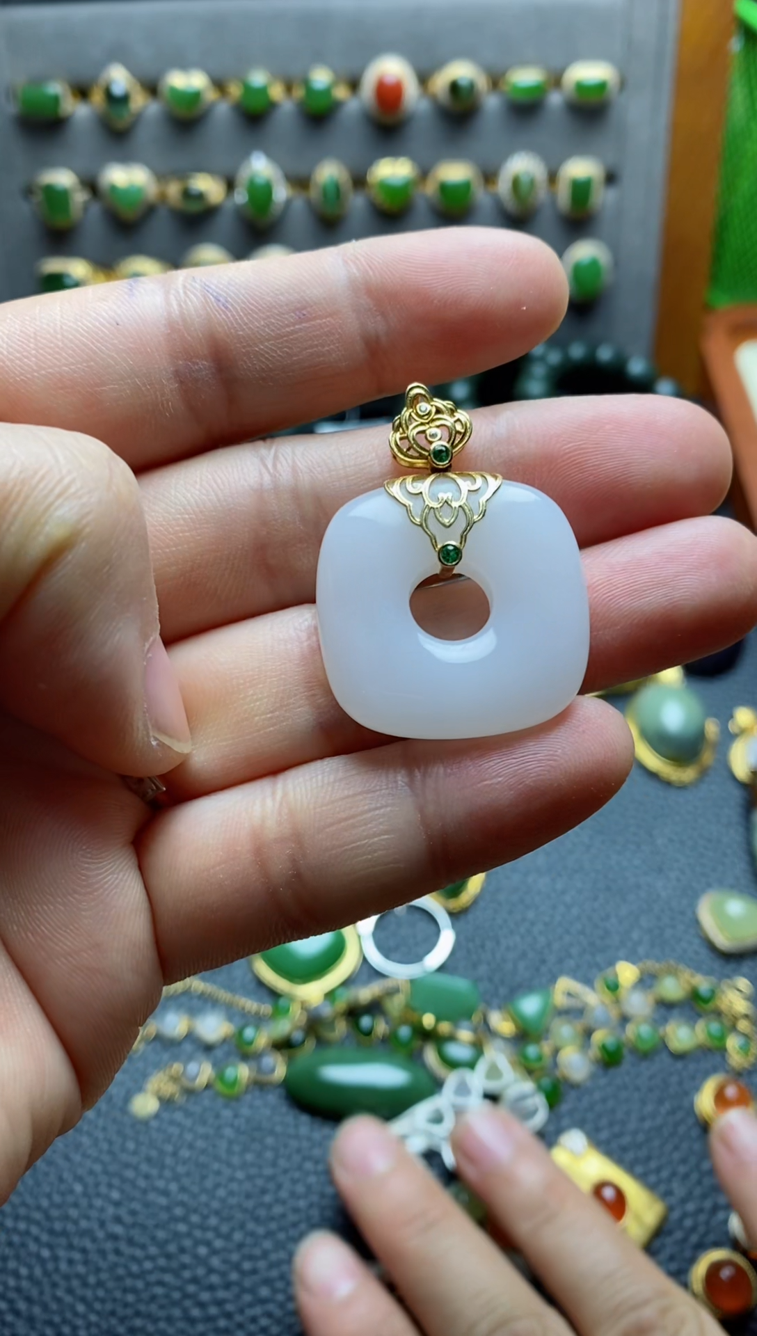 【闪购商品】和田玉吊坠18K金镶嵌吊坠