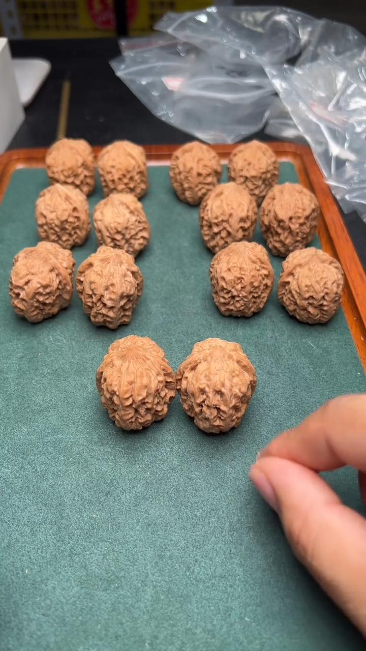 文玩核桃把件32铁狮子