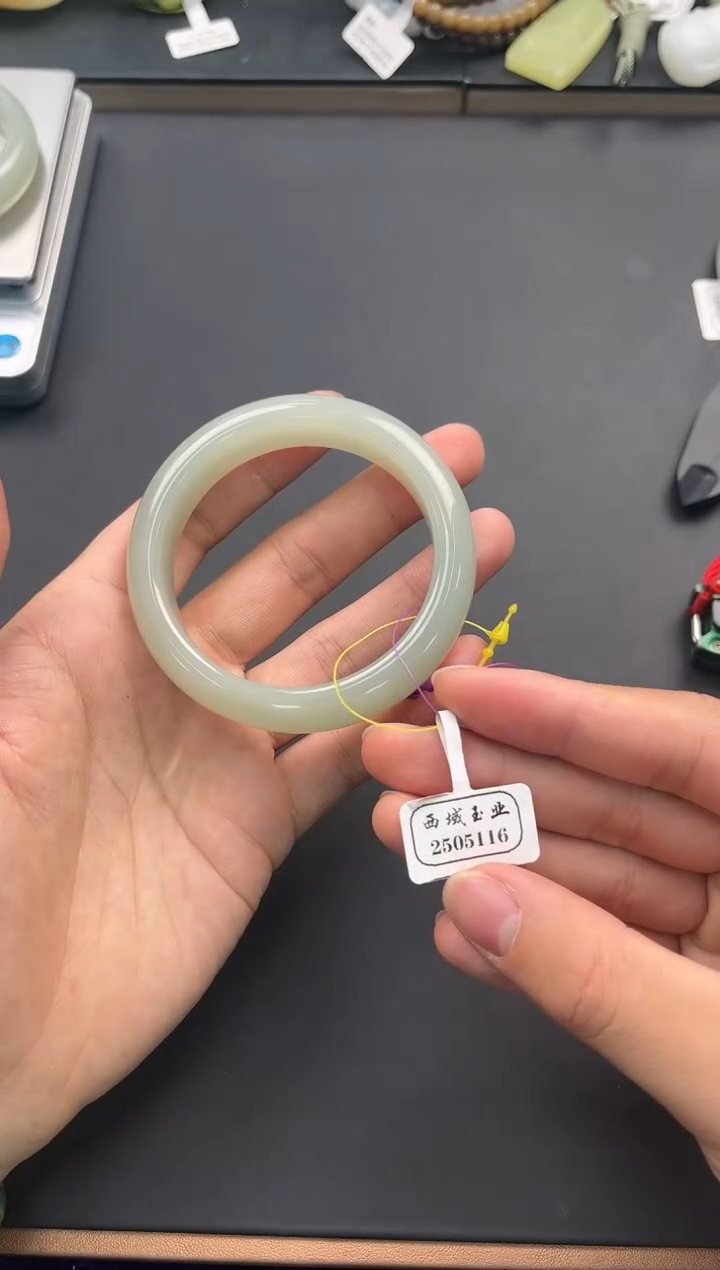 未镶嵌手串和田玉且末青白手镯卡56.1微色差