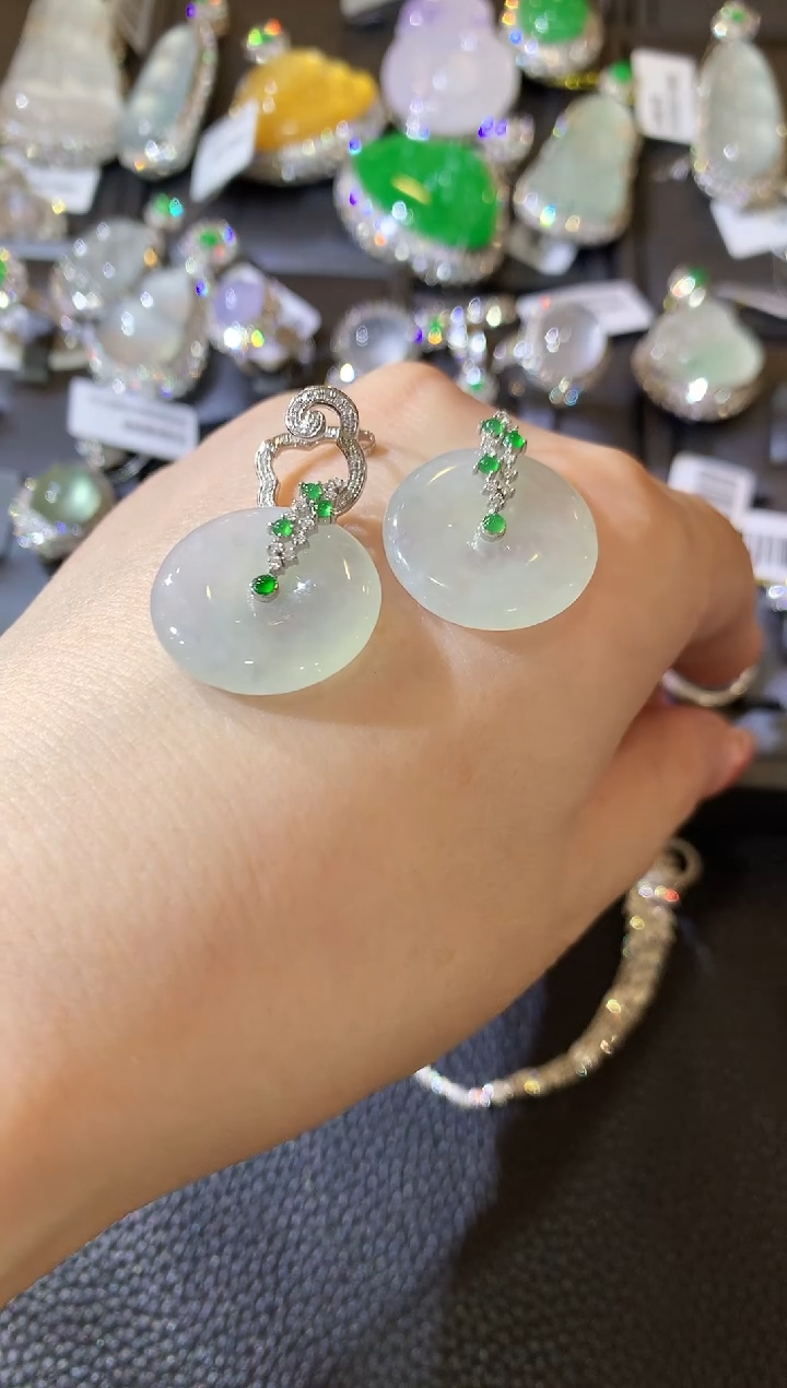 【闪购商品】翡翠吊坠(不含链)18K金镶嵌A1 多样性发货一件