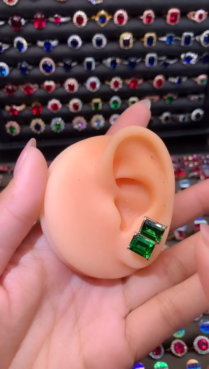 【闪购商品】透辉石耳饰银S925镶嵌79白