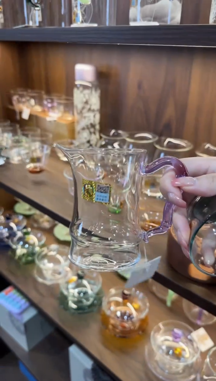 嘻***@君潋茶海浅紫色