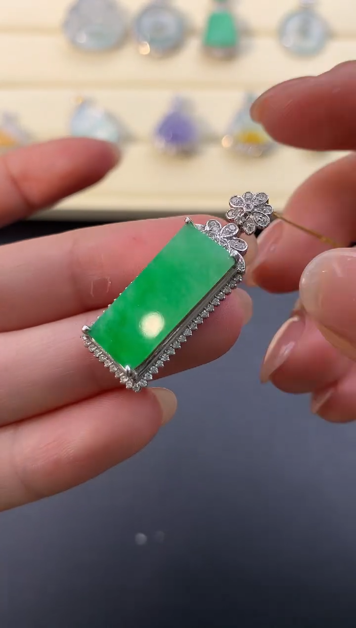 【闪购商品】翡翠颈饰18K金镶嵌X77     