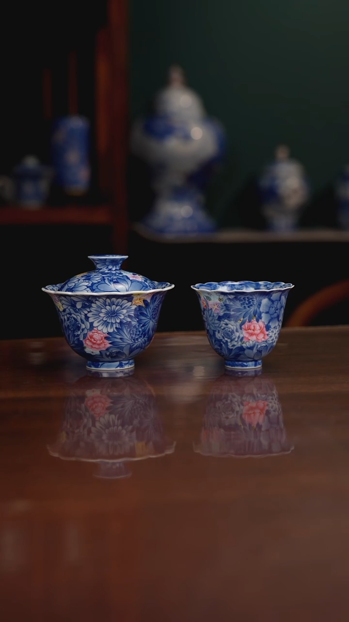 似**识青花珐珐琅彩万花