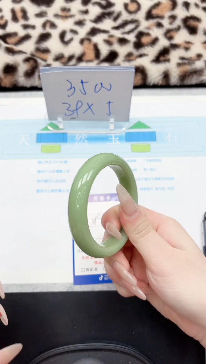 【闪购商品】石英质玉手镯未镶嵌31-60