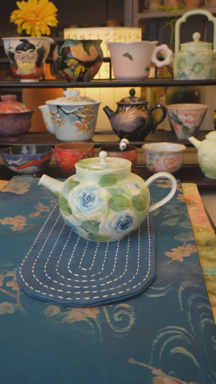 【闪购商品】是泥吖系列  蓝玫瑰壶