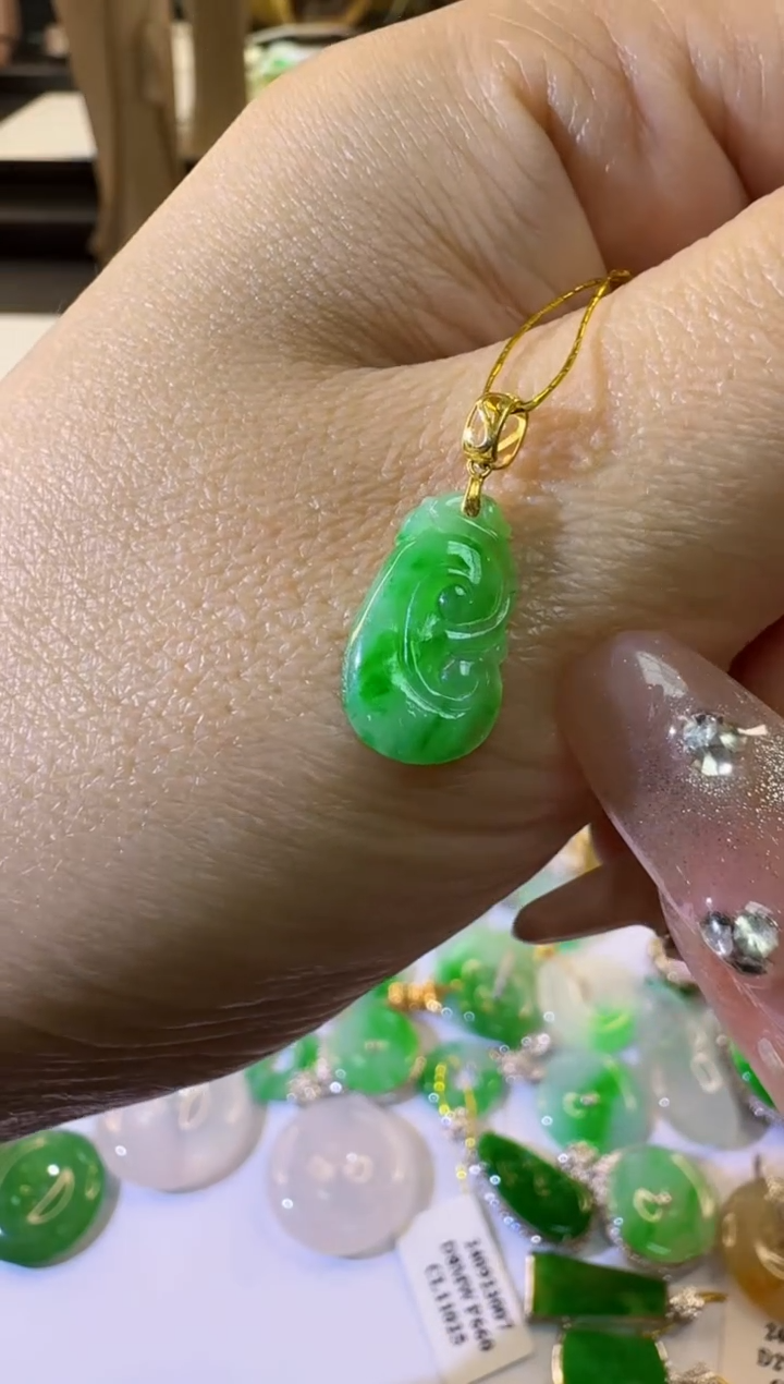 【闪购商品】翡翠颈饰18K金镶嵌缅甸翡翠A货挂件