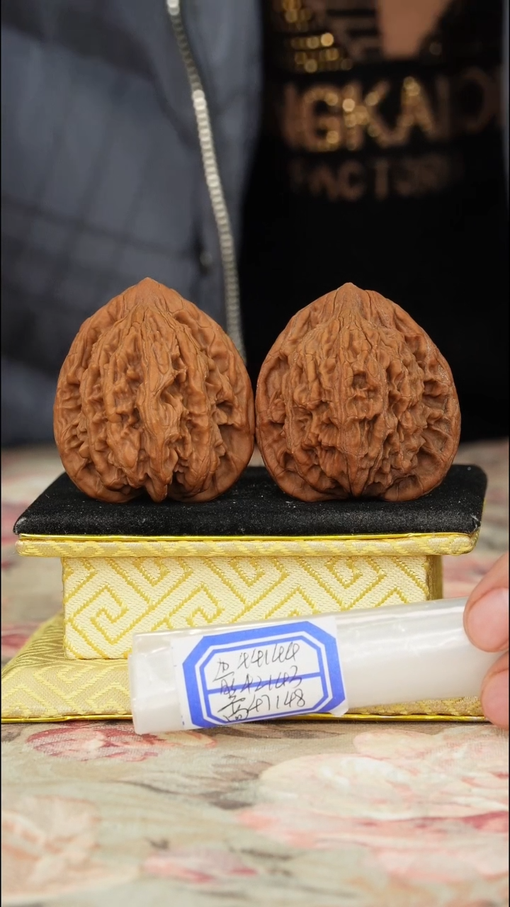 【闪购商品】文玩核桃把件麦穗虎头