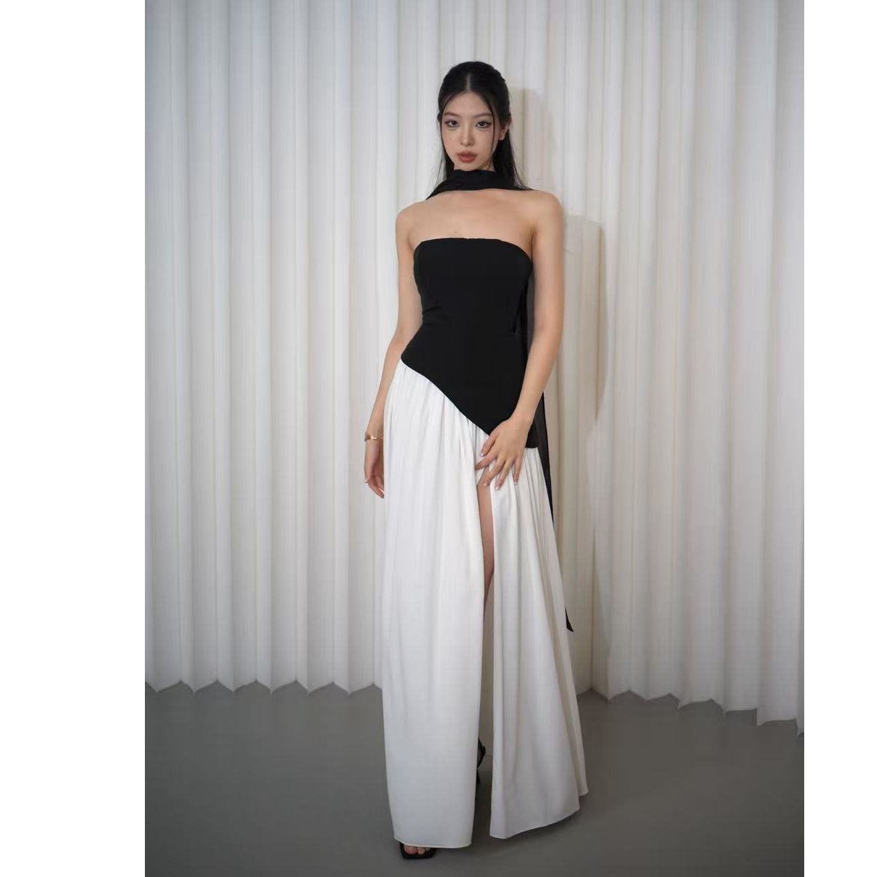 Younger Lady性感抹胸法式黑白拼色连衣裙收腰显瘦开衩辣妹长裙