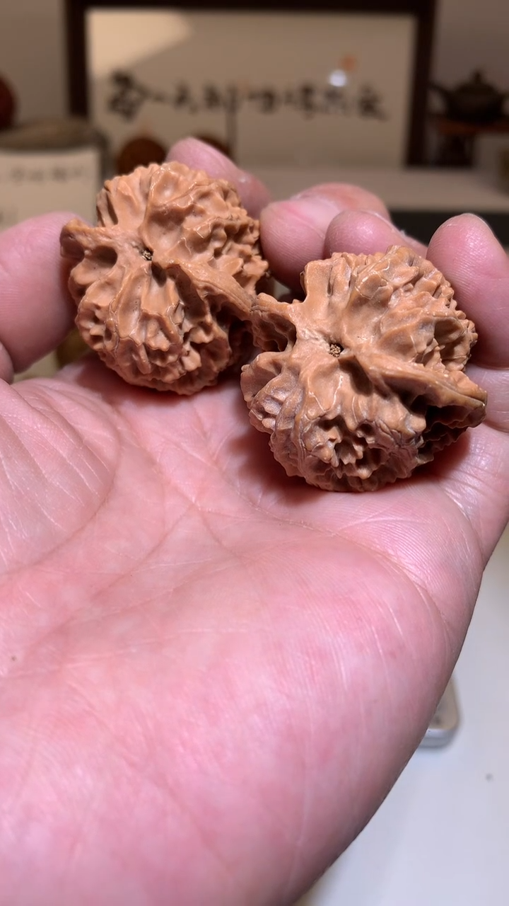 【闪购商品】桃核把件苹果园高桩38左右微磕尖