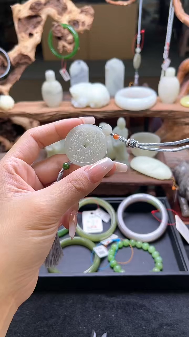 【闪购商品】和田玉车挂未镶嵌且末青白山鬼花钱 多样性发一