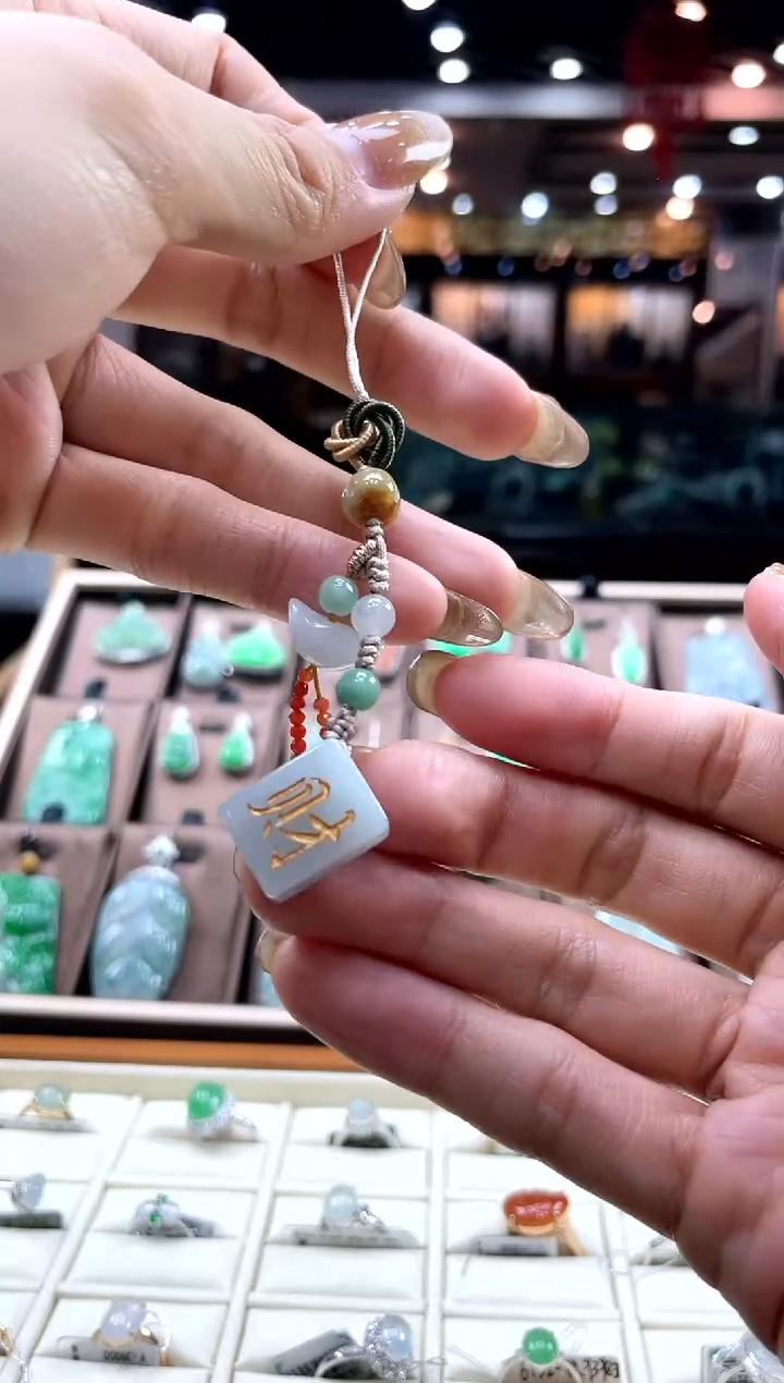 【闪购商品】翡翠挂件未镶嵌手机链多样性发其一