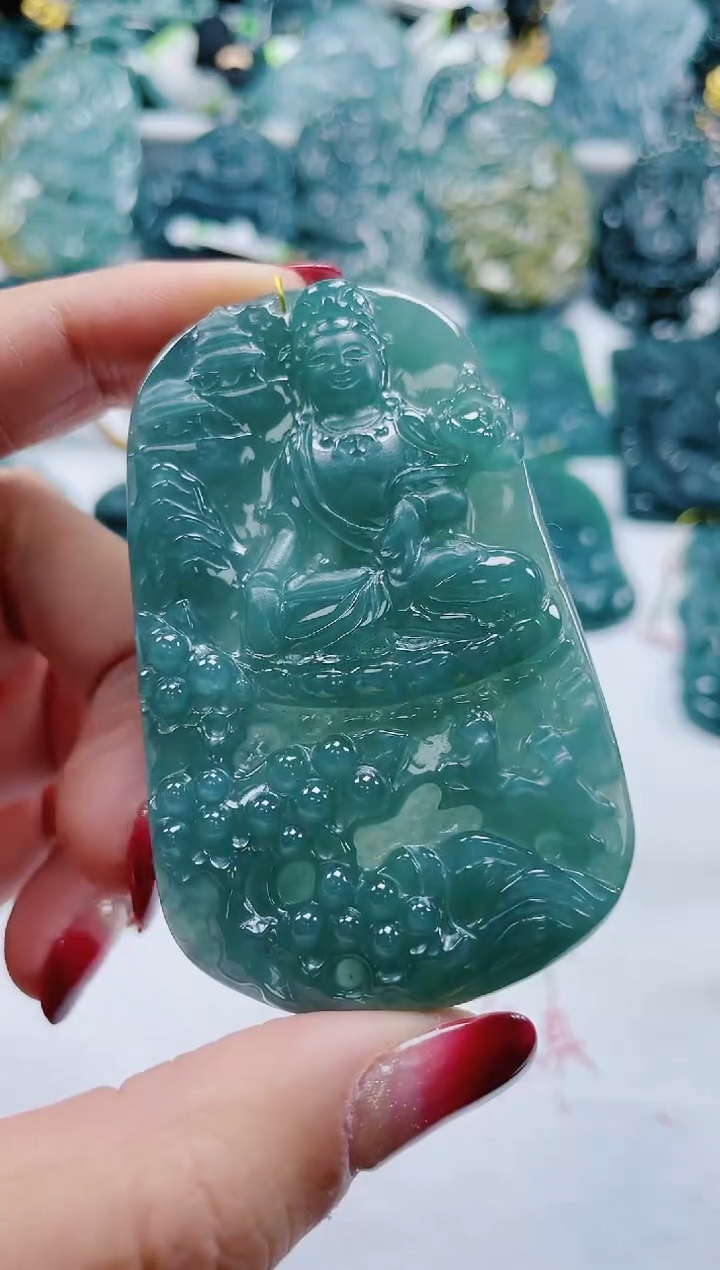 【闪购商品】翡翠颈饰未镶嵌           