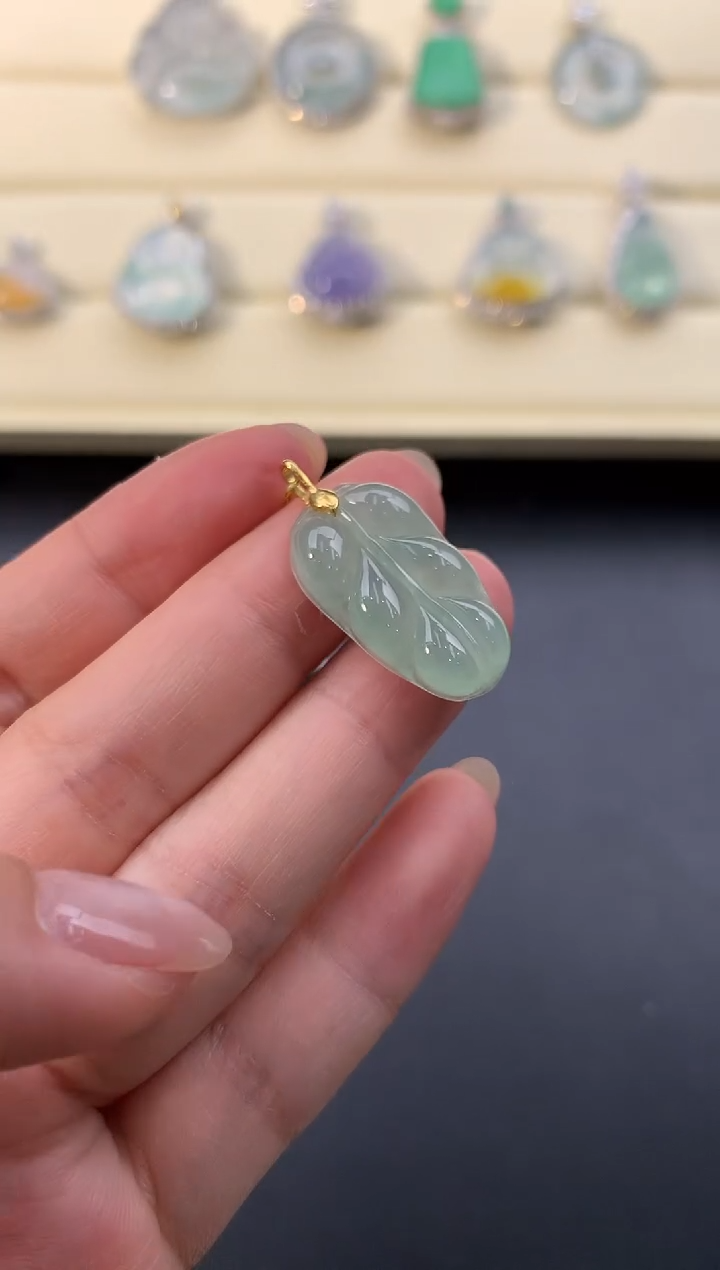 【闪购商品】翡翠颈饰18K金镶嵌D704        