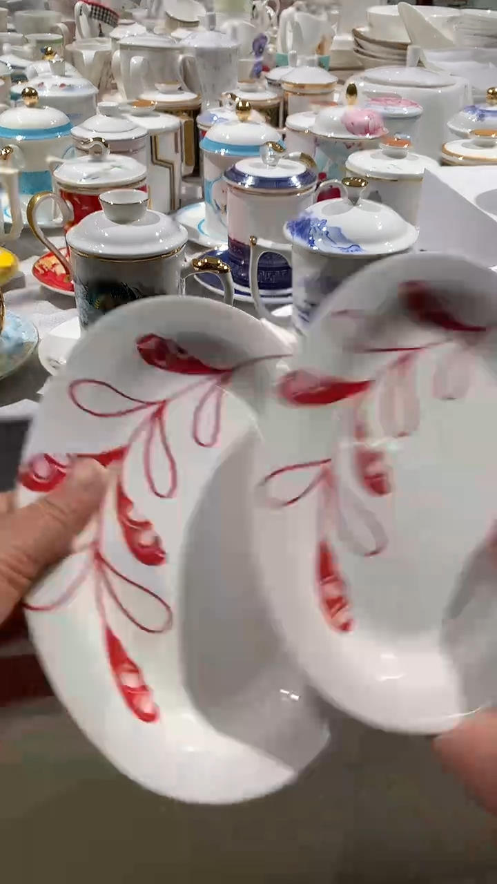 2个小鱼盘隆达骨质瓷