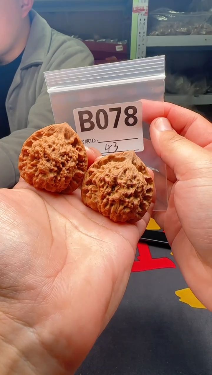 吊坠文玩核桃痞**顾官帽43-B078