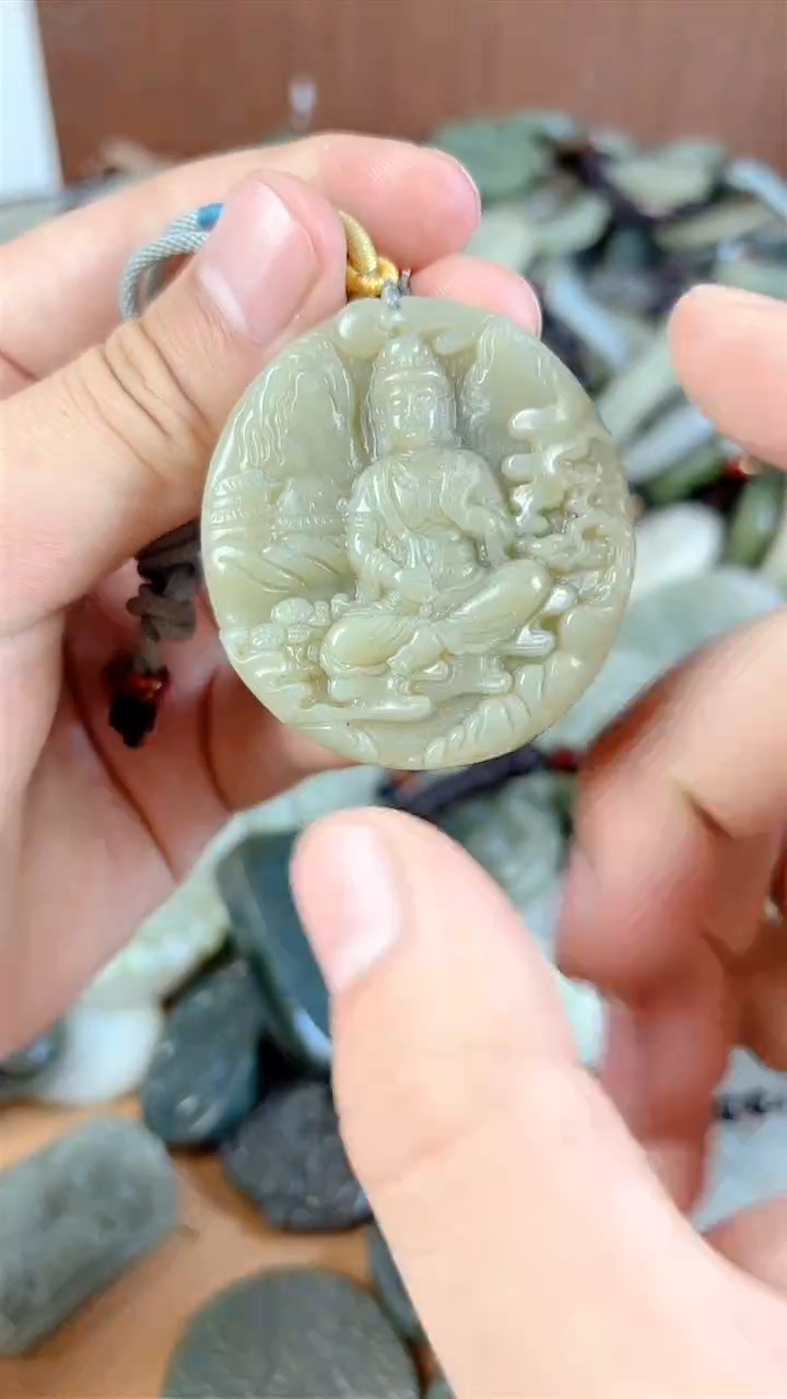 和田玉未镶嵌颈饰1