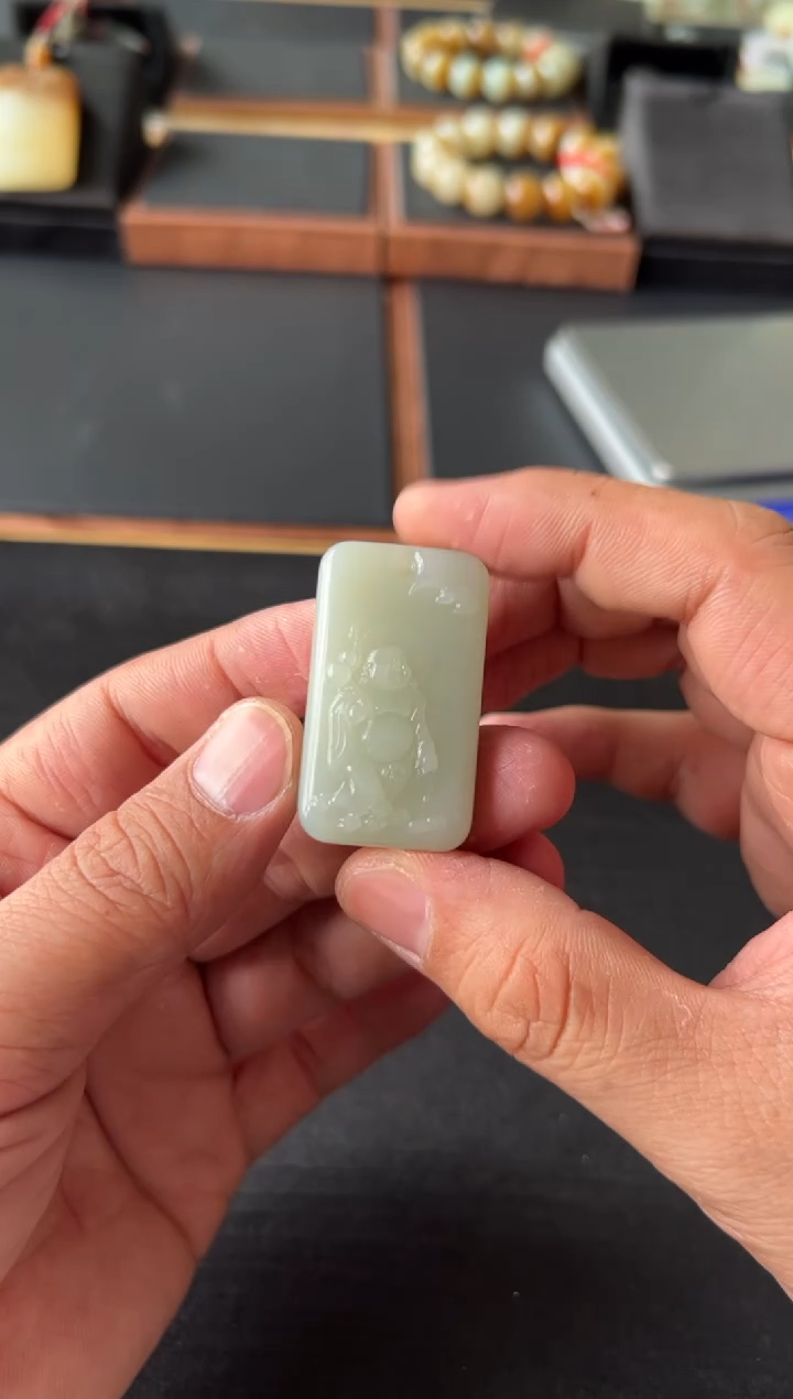 【闪购商品】和田玉吊坠(赠链)未镶嵌且末微色差近矿