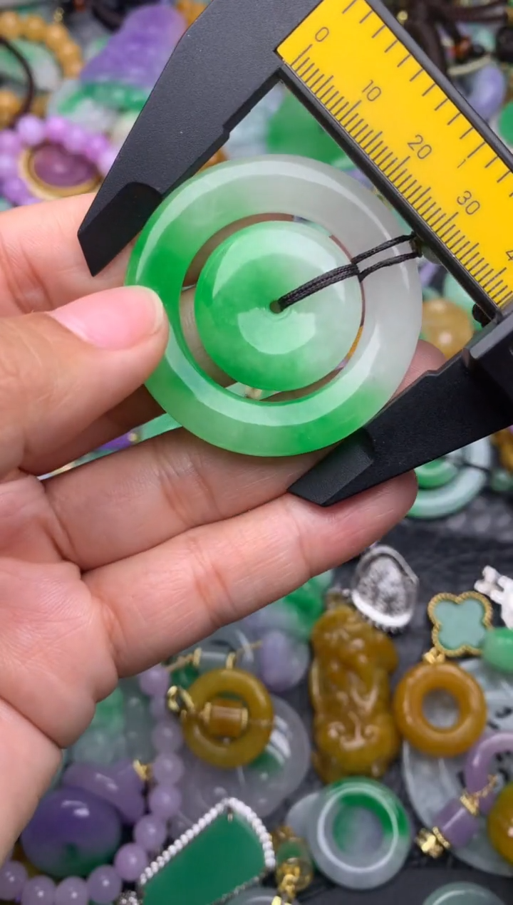 颈饰未镶嵌翡翠缅甸翡翠吊坠