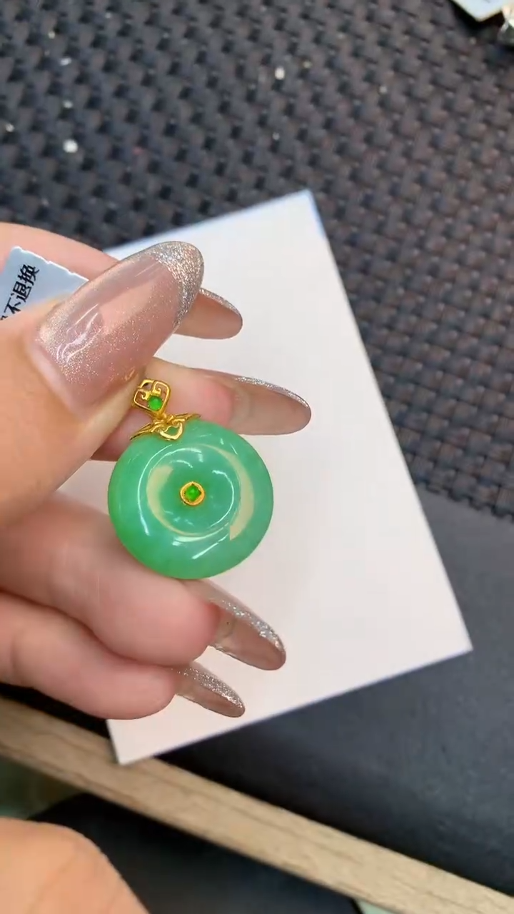 颈饰18K金镶嵌翡翠1