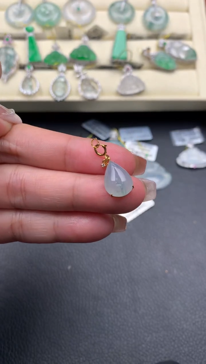 【闪购商品】翡翠颈饰18K金镶嵌D578......