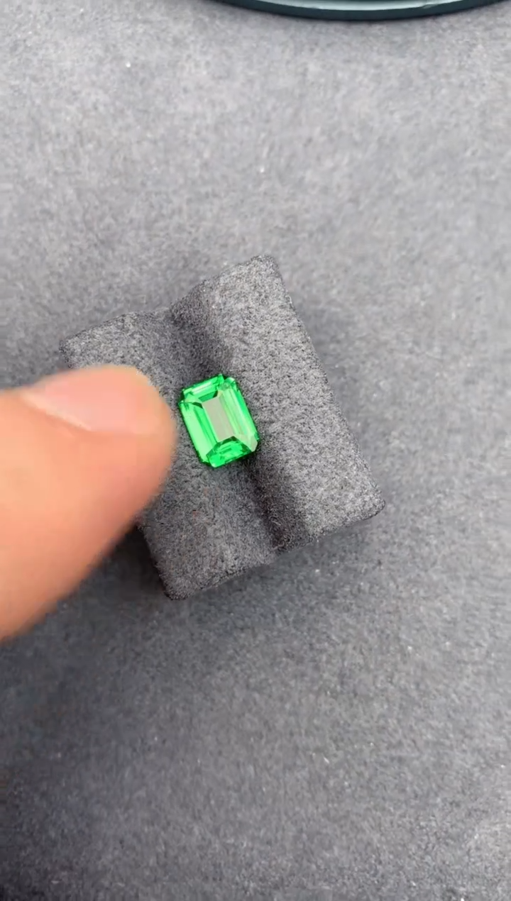 【闪购商品】石榴石裸石未镶嵌2ct沙弗莱