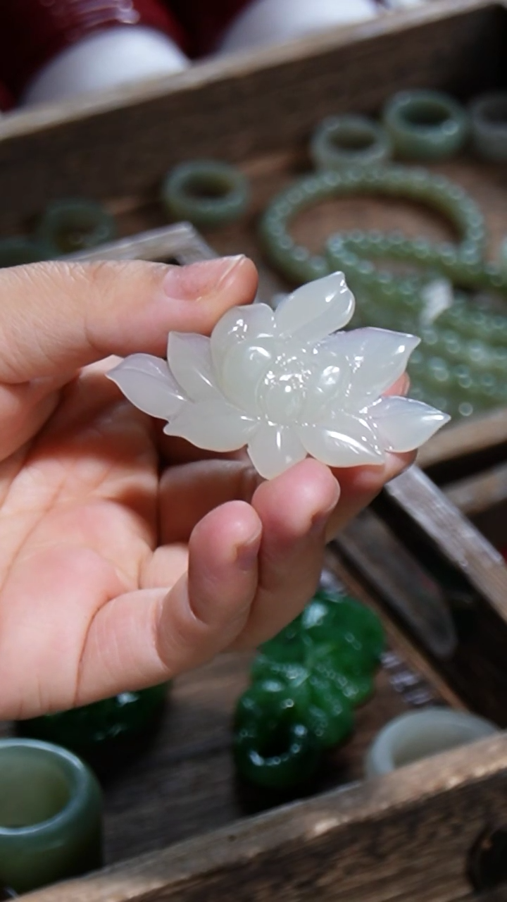 【闪购商品】和田玉莲花吊坠未镶嵌0001