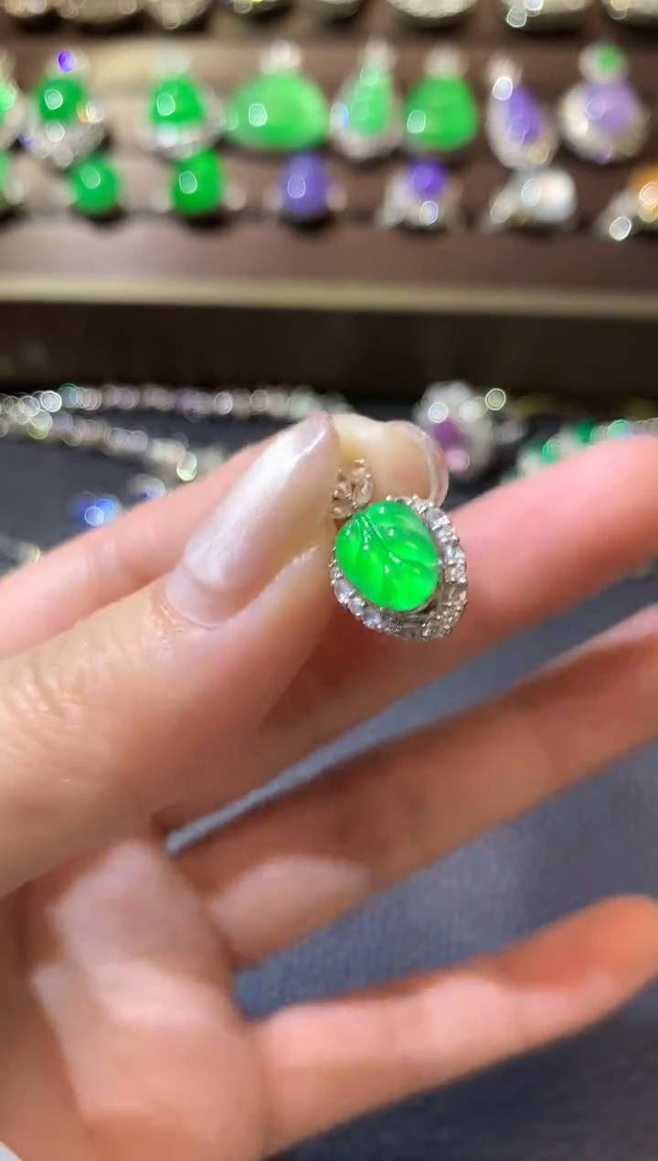 【闪购商品】翡翠吊坠(不含链)18K金镶嵌C14