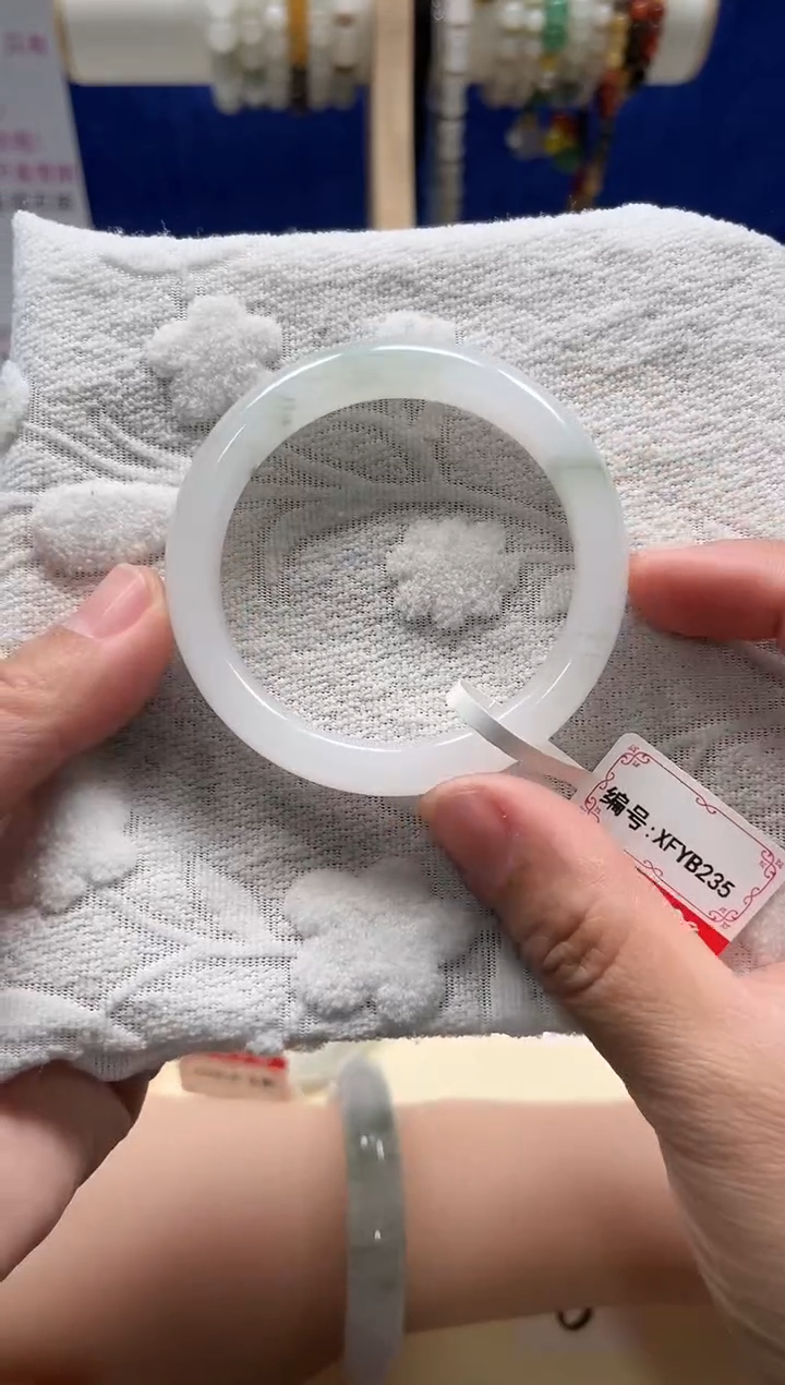 【闪购商品】石英质玉手镯未镶嵌XFYB235