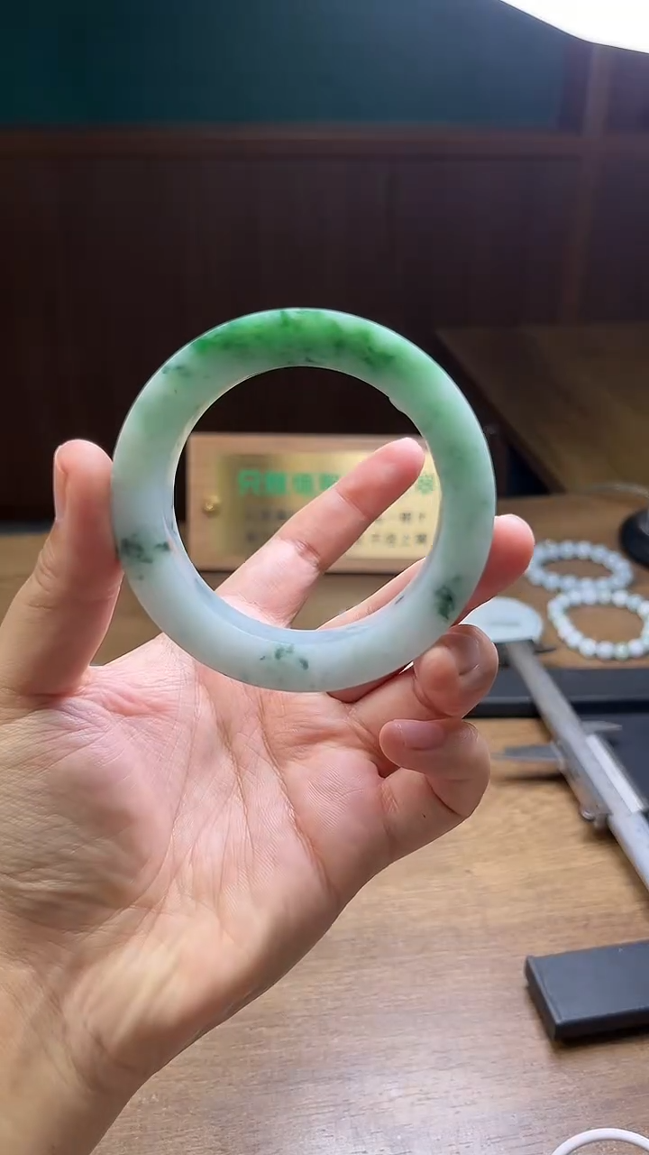 未镶嵌手镯定制翡翠海*定制