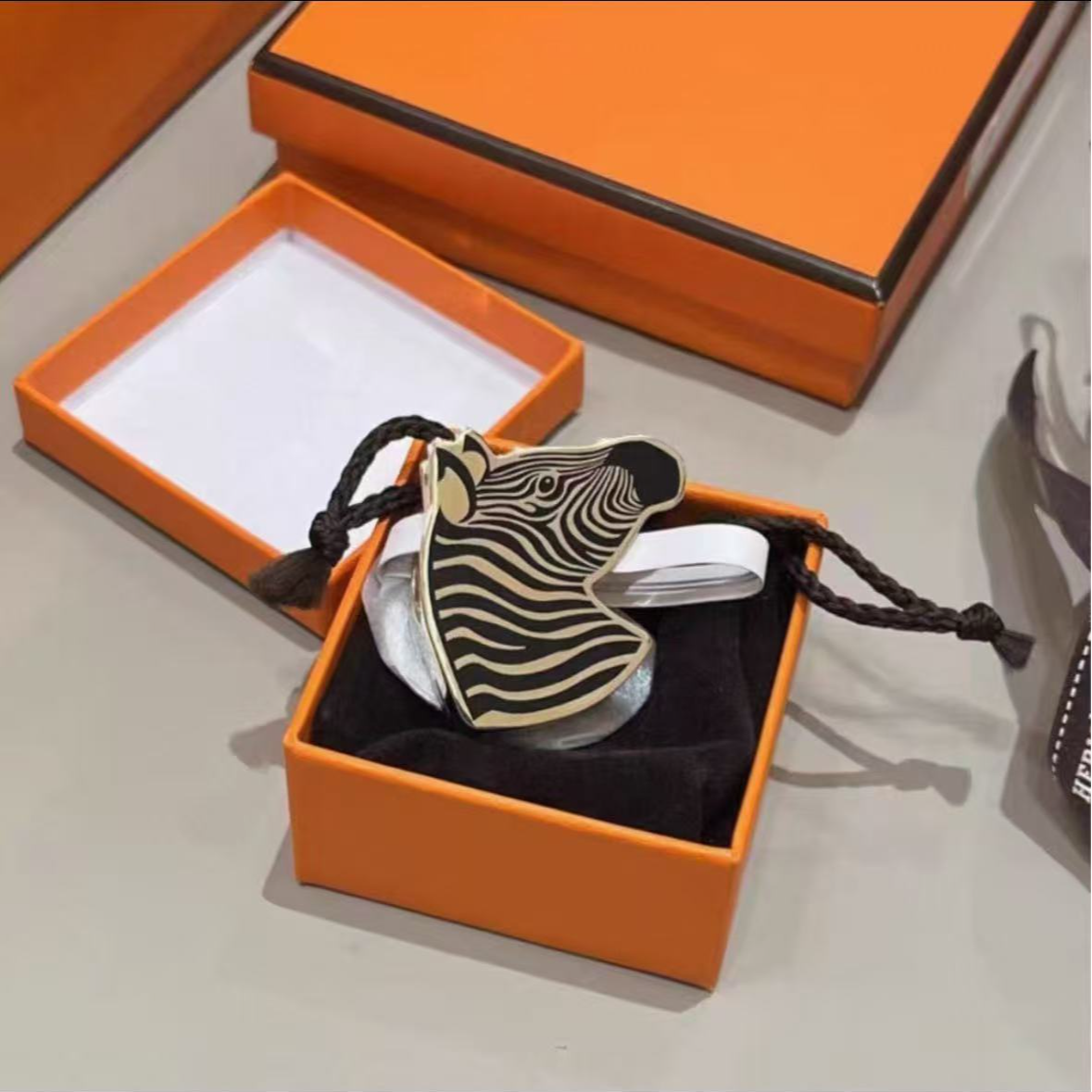 99新 Hermes/爱马仕 Hermes zebre 斑马丝巾扣