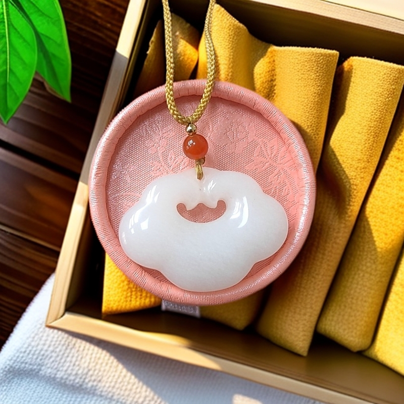 新人见面礼新疆牛奶白吉祥如意吊坠