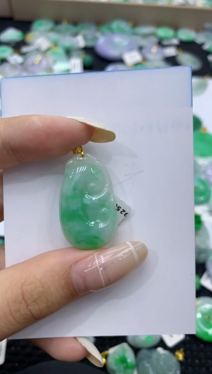 颈饰18K金镶嵌翡翠天然缅甸翡翠A货