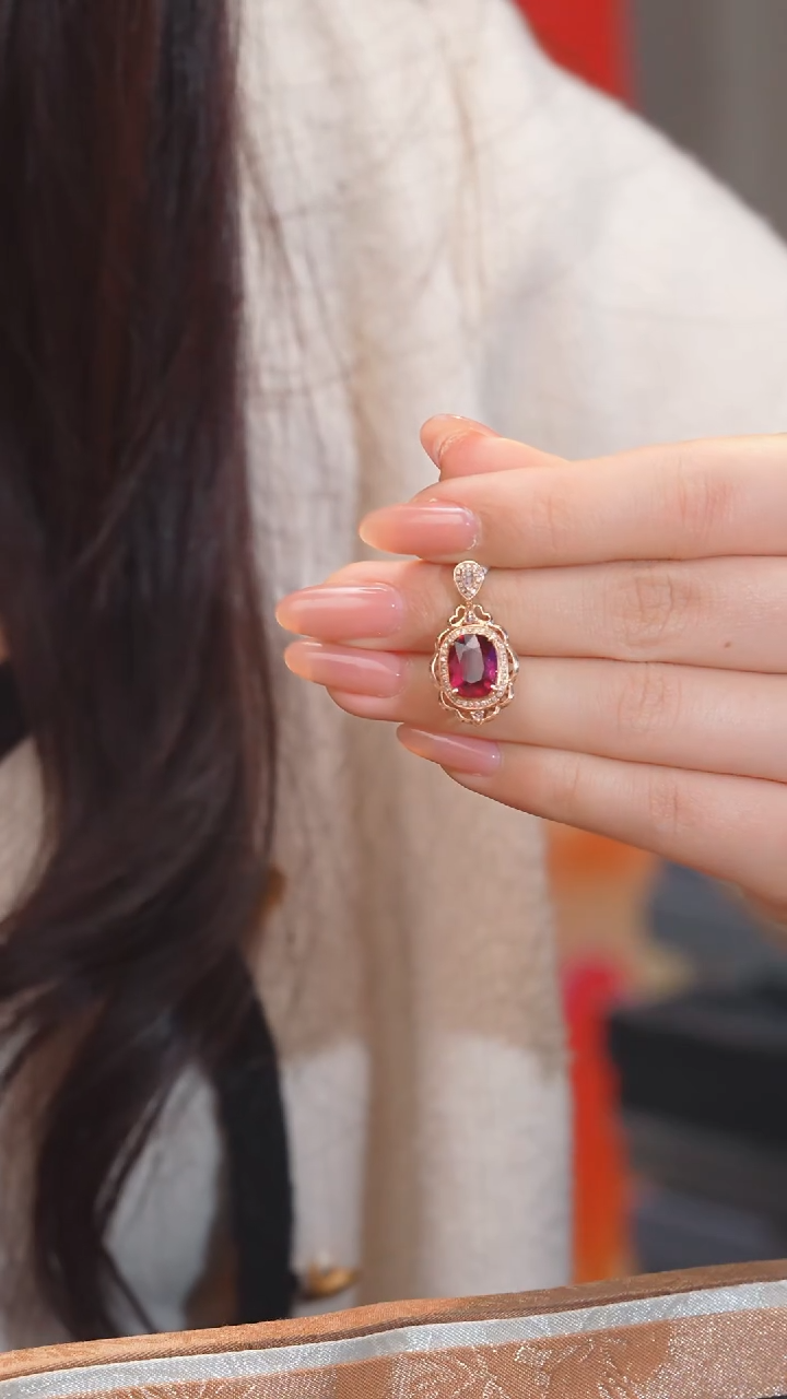 【闪购商品】碧玺吊坠不含链18K金镶嵌多样性发（2.48ct）@@U5209