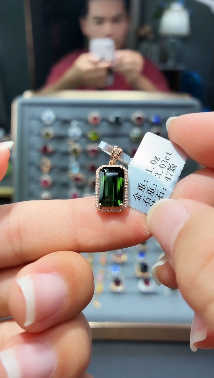 颈饰18K金镶嵌碧玺3.03.