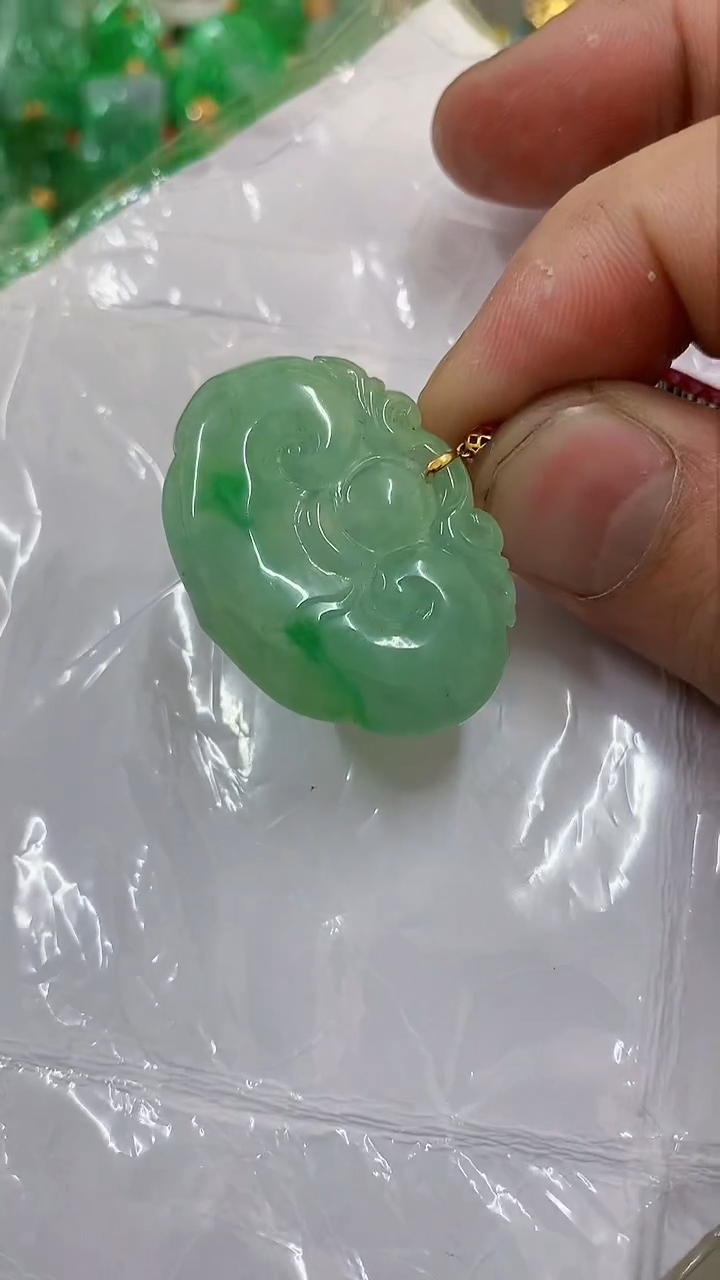 【闪购商品】翡翠吊坠(不含链)18K金镶嵌挂件