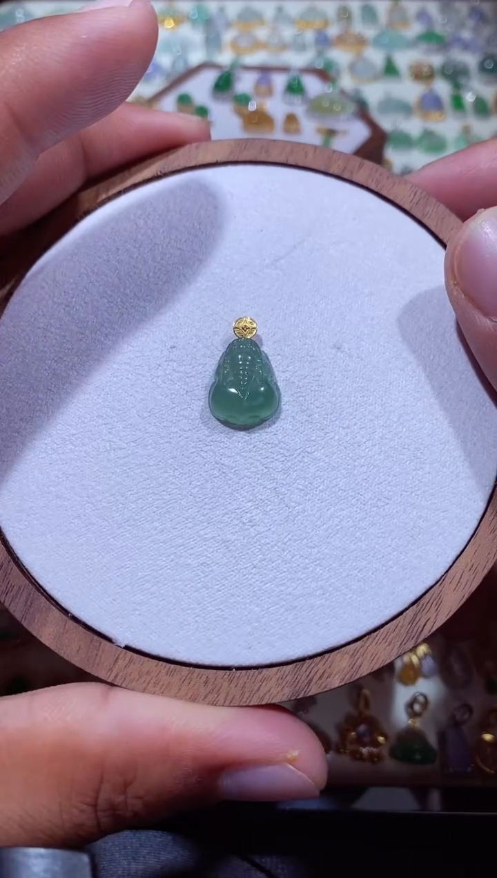 颈饰18K金镶嵌翡翠·111111