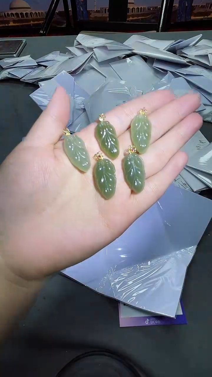 【闪购商品】和田玉吊坠未镶嵌0212多样性发一   26