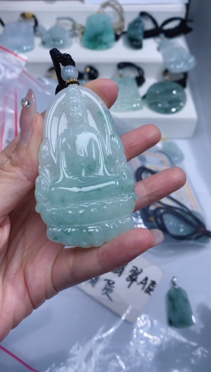 颈饰未镶嵌翡翠吊坠