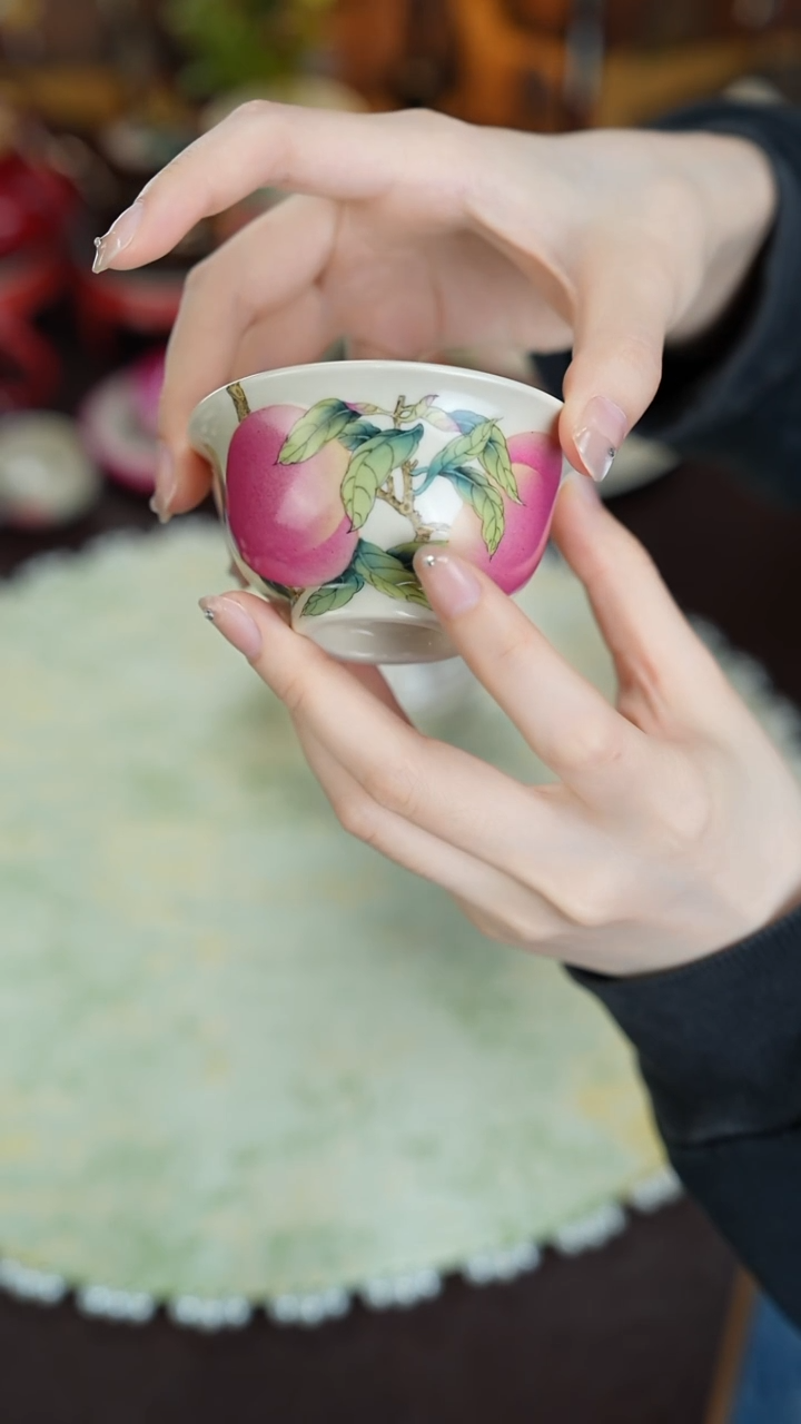 景德镇手工手绘雅圣粉彩压手杯